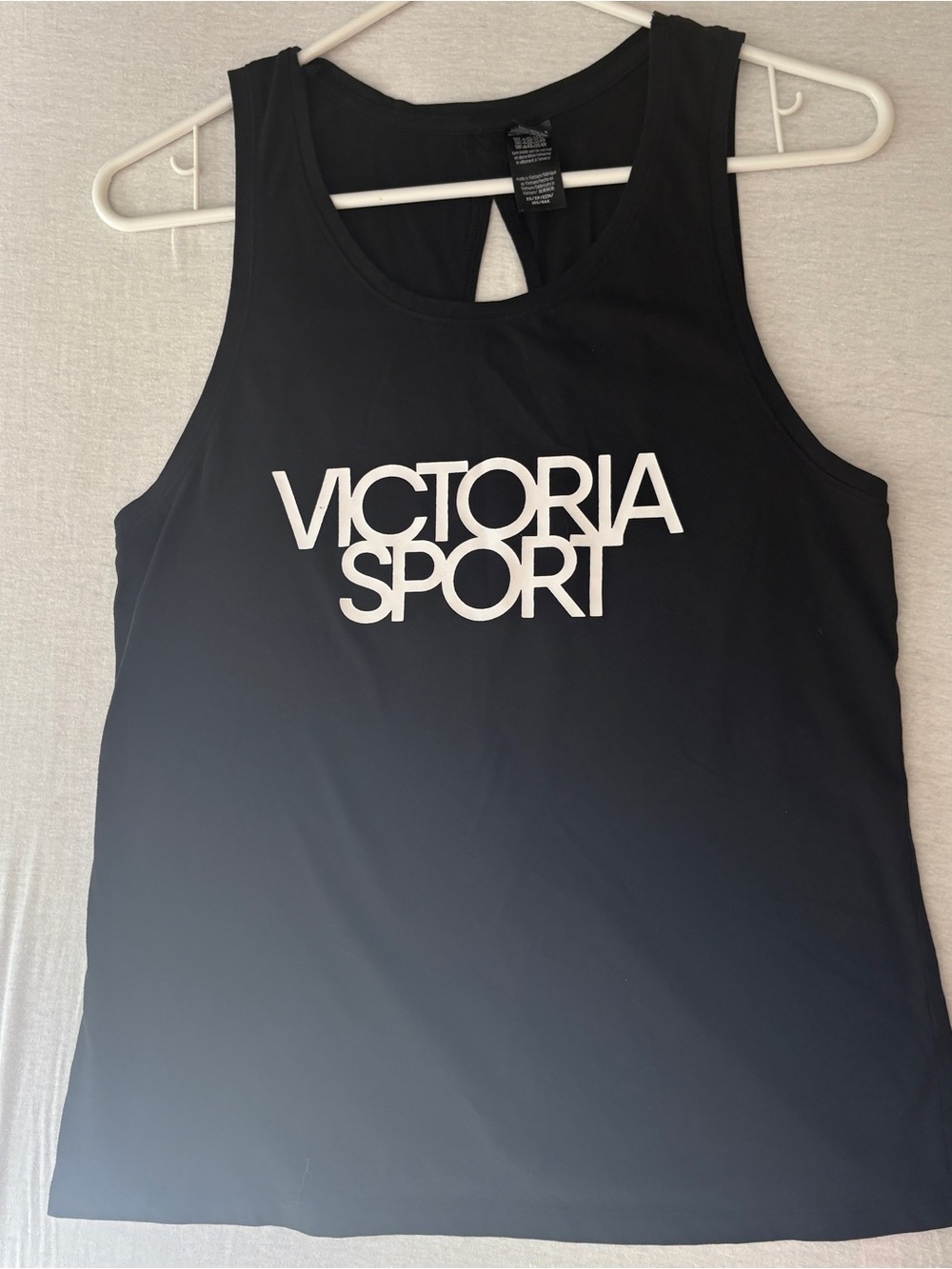3 Victoria Sport Tank tops
